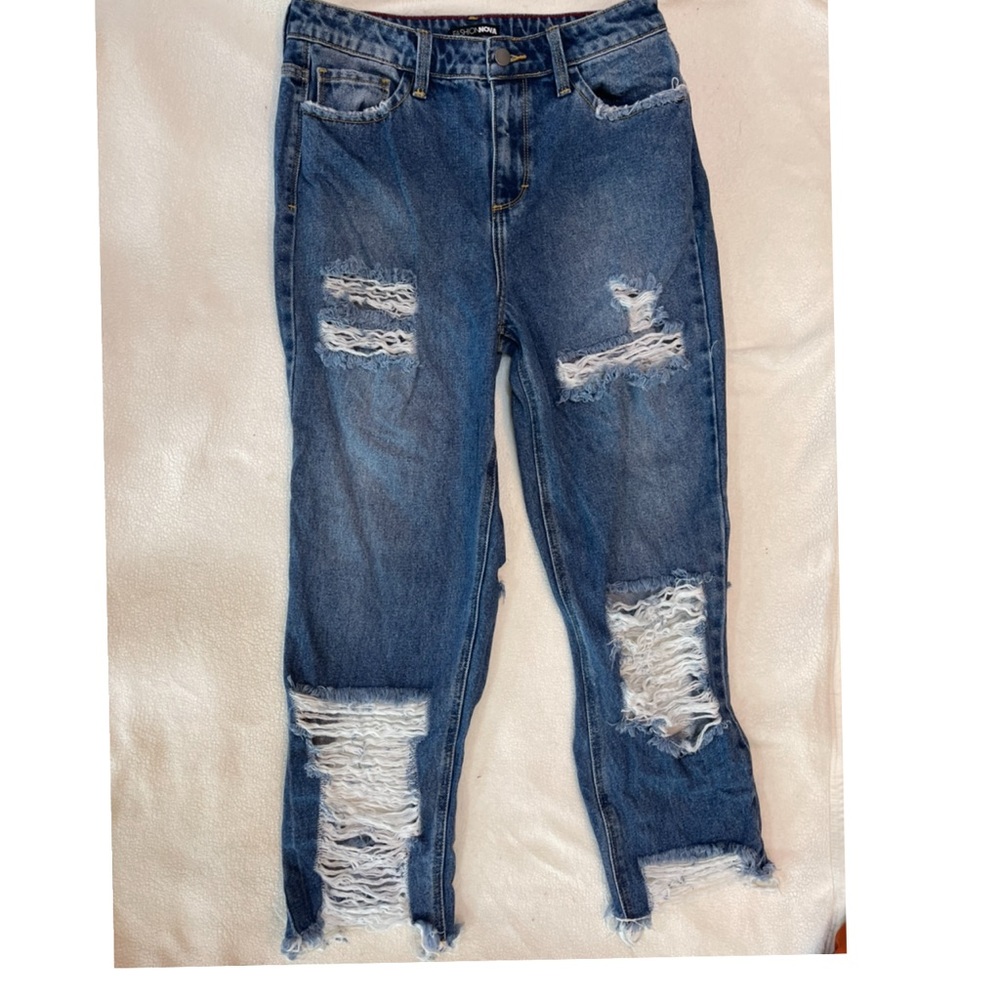 Distressed high waist jeans